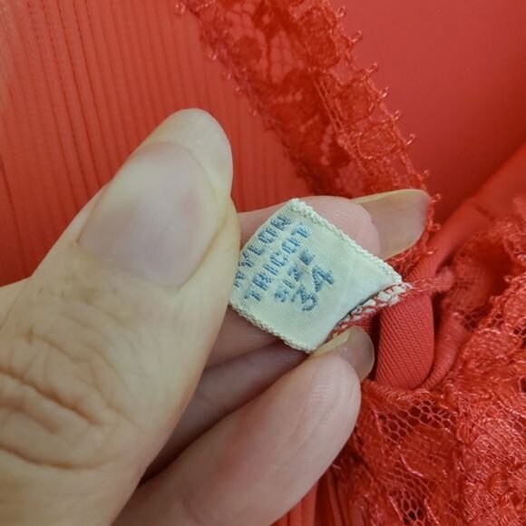 Vintage Vanity Fair nightgown 1950's pleated trim red - Picture 12 of 13